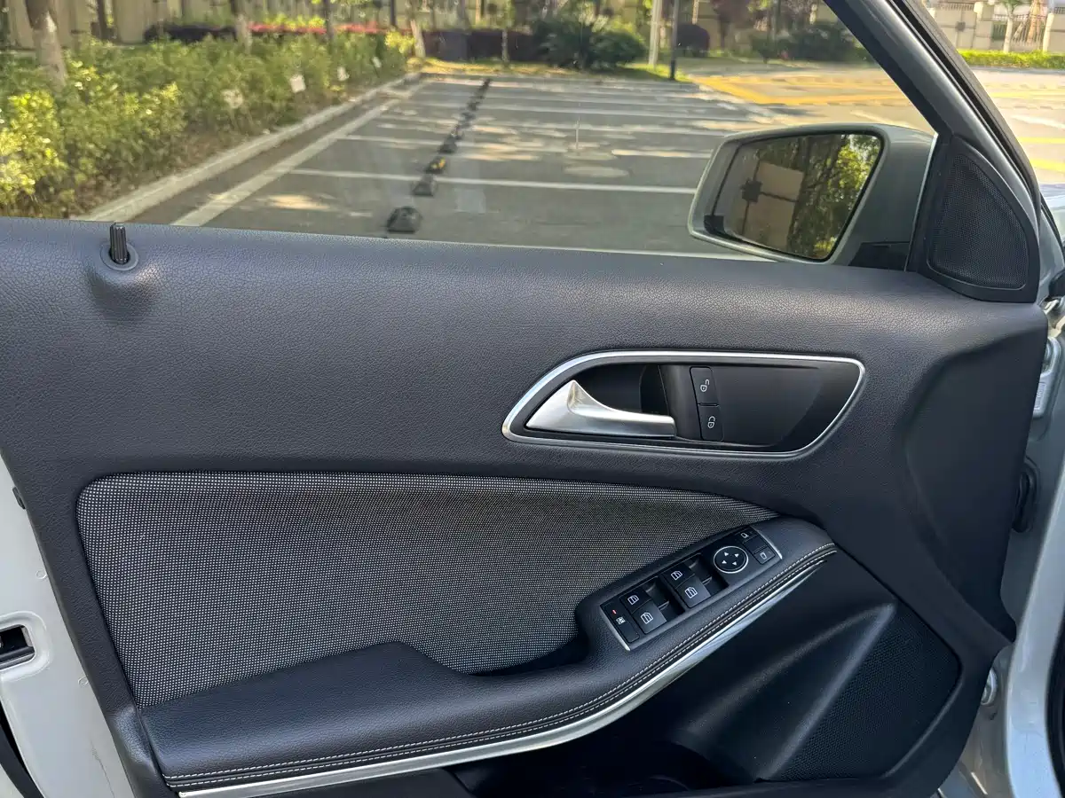 Mercedes-Benz A-Class (Import) 2015 A 180 фото 5