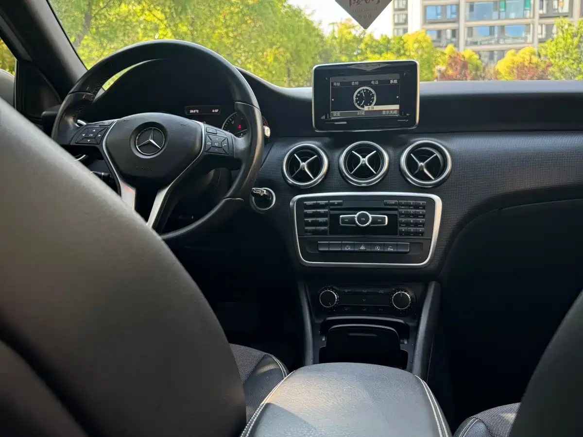 Mercedes-Benz A-Class (Import) 2015 A 180 фото 12