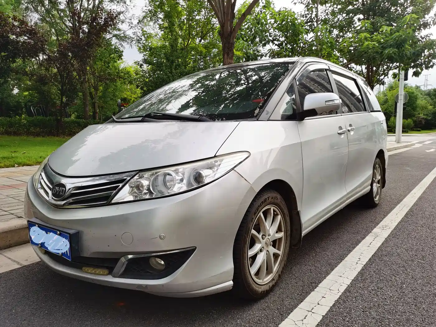 BYD M6 2015 2015 2.4L Automatic Premium Edition