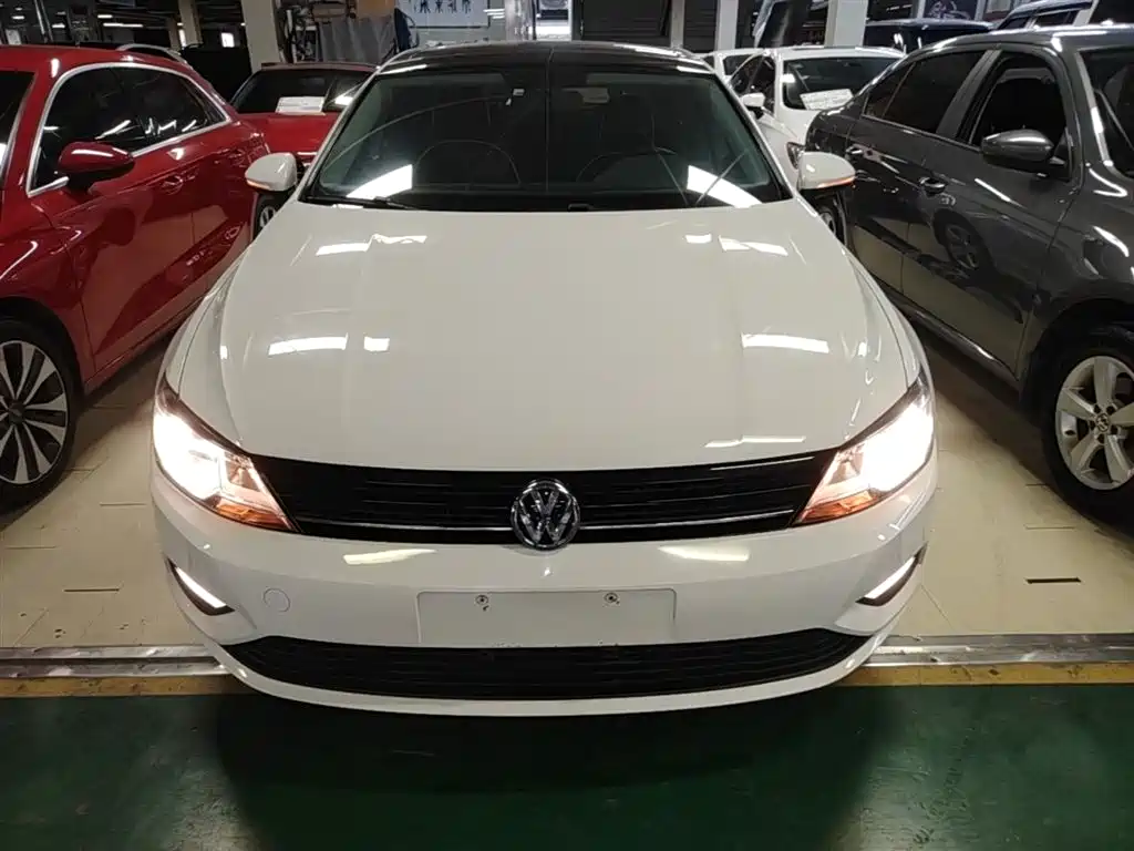 Volkswagen Lamando 2017 230TSI DSG Trend Edition фото 3