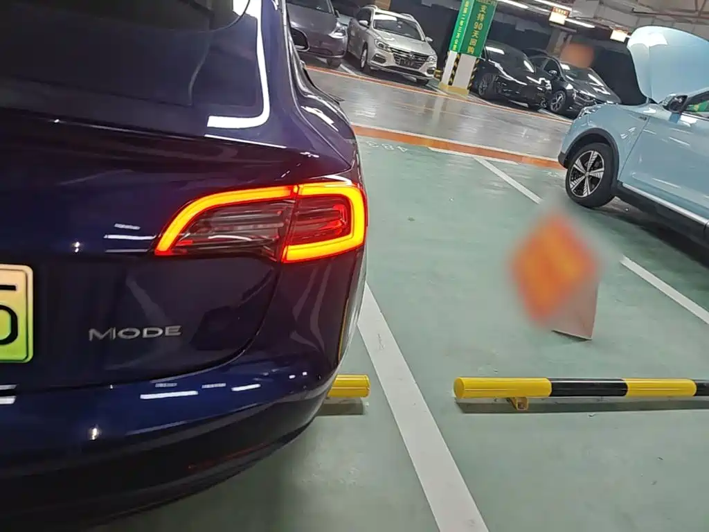 Фото 8 - Tesla Model 3