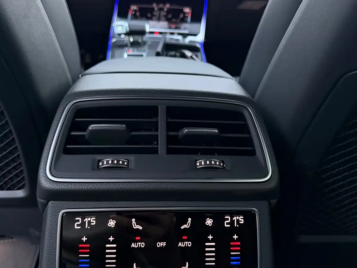 Фото 7 - Audi A6L