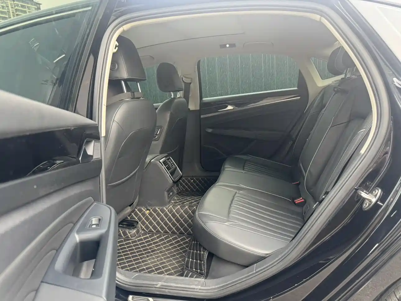 Volkswagen Passat 2022 330TSI Starlight Elite Edition фото 9