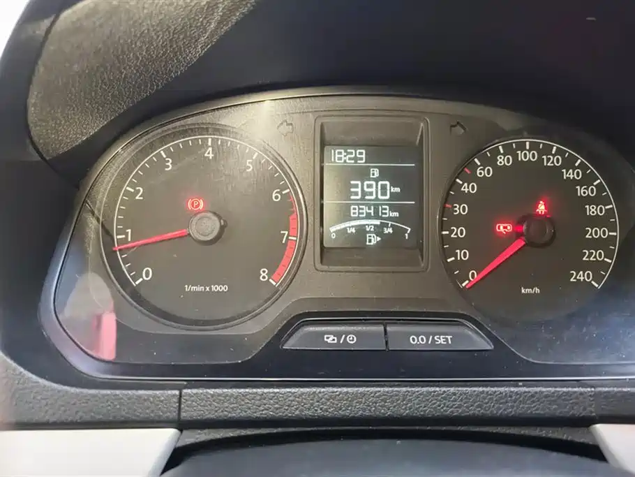 Volkswagen Jetta 2013 1.6L Manual Comfort фото 14