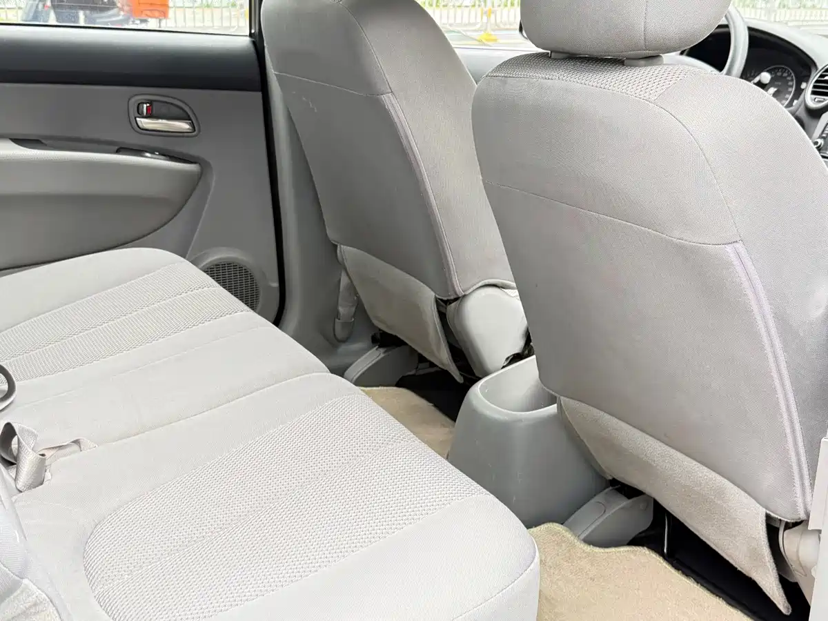 Kia Carens 2011 2011 1.6L 5-seat Automatic Comfort