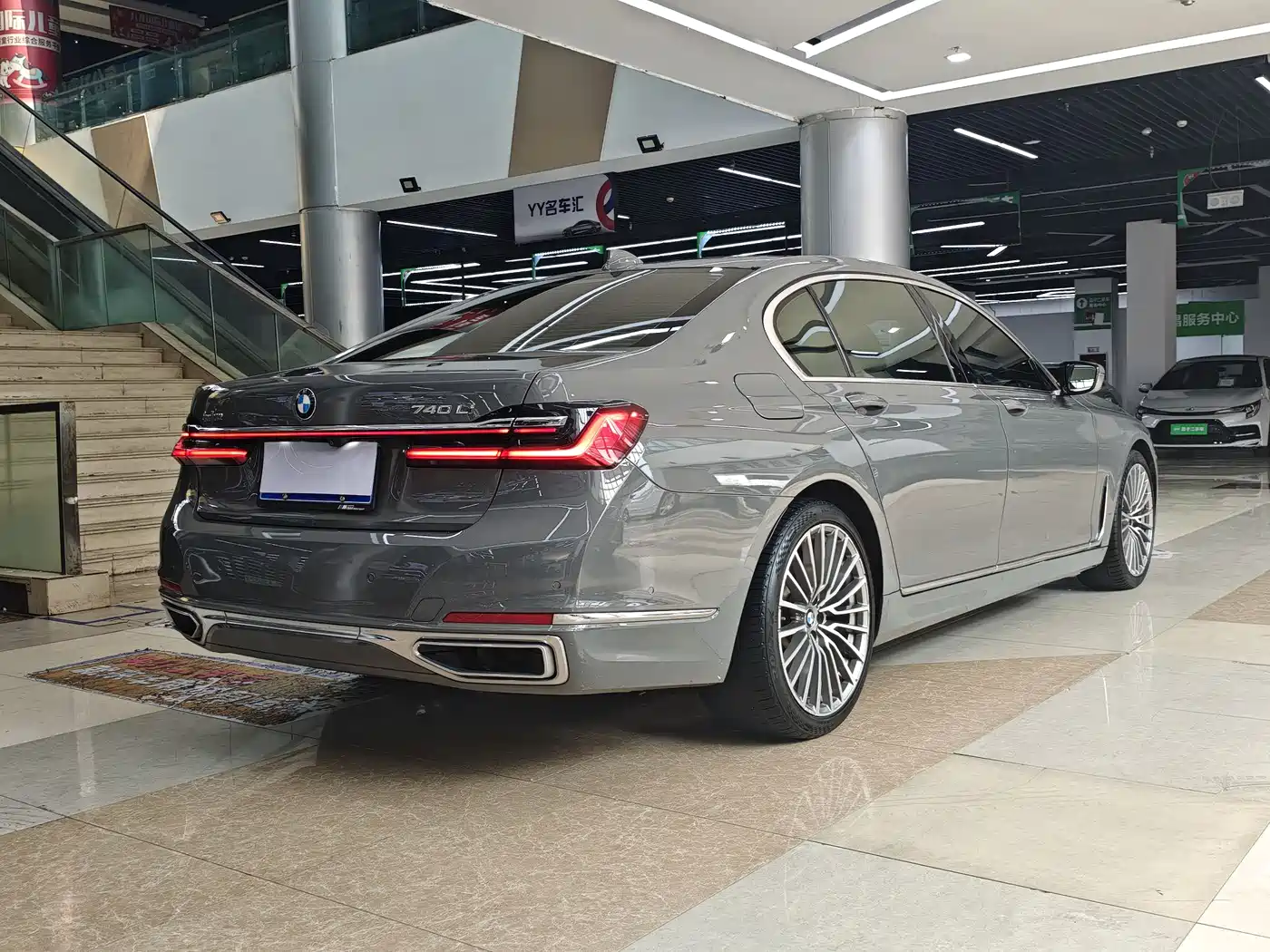 BMW 7 Series 2019 740Li Premium Luxury Package фото 6