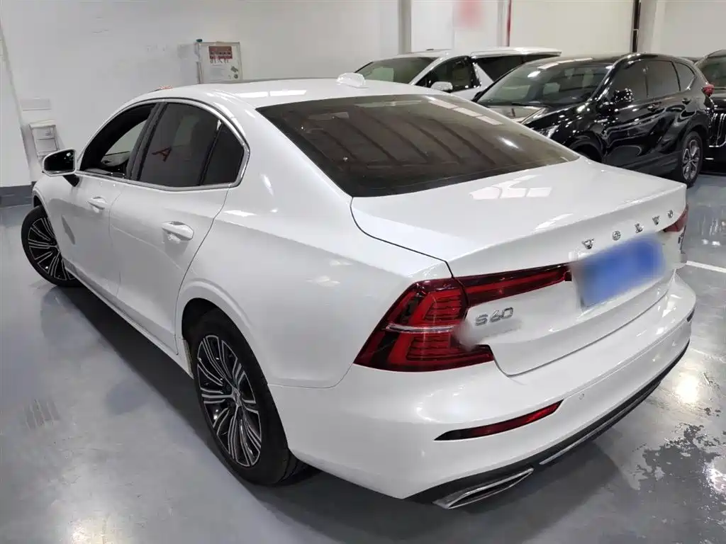Фото 23 - Volvo S60
