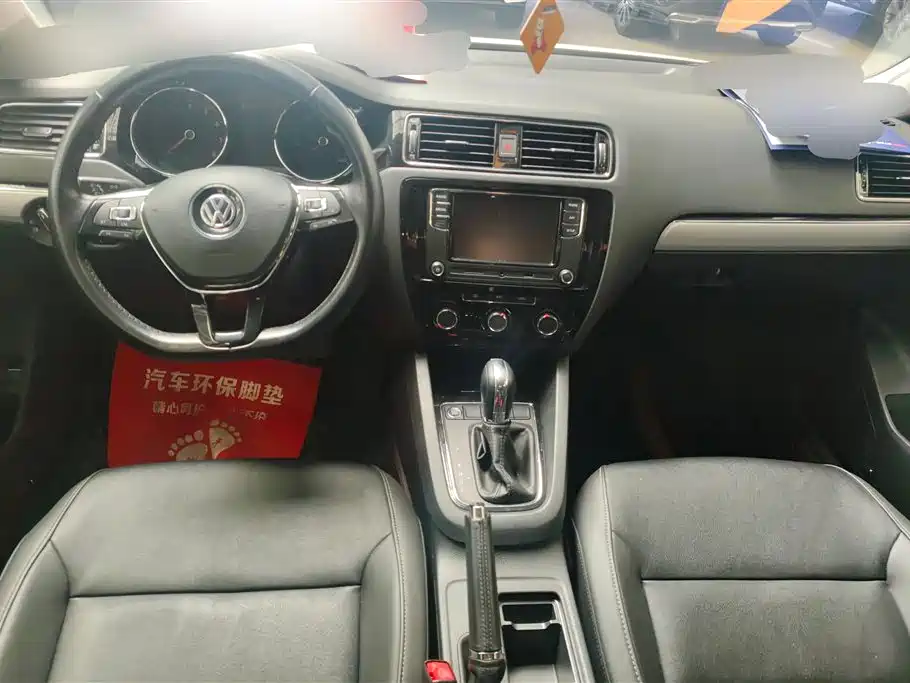 Volkswagen Sagitar 2018 1.6L Automatic Comfort фото 12