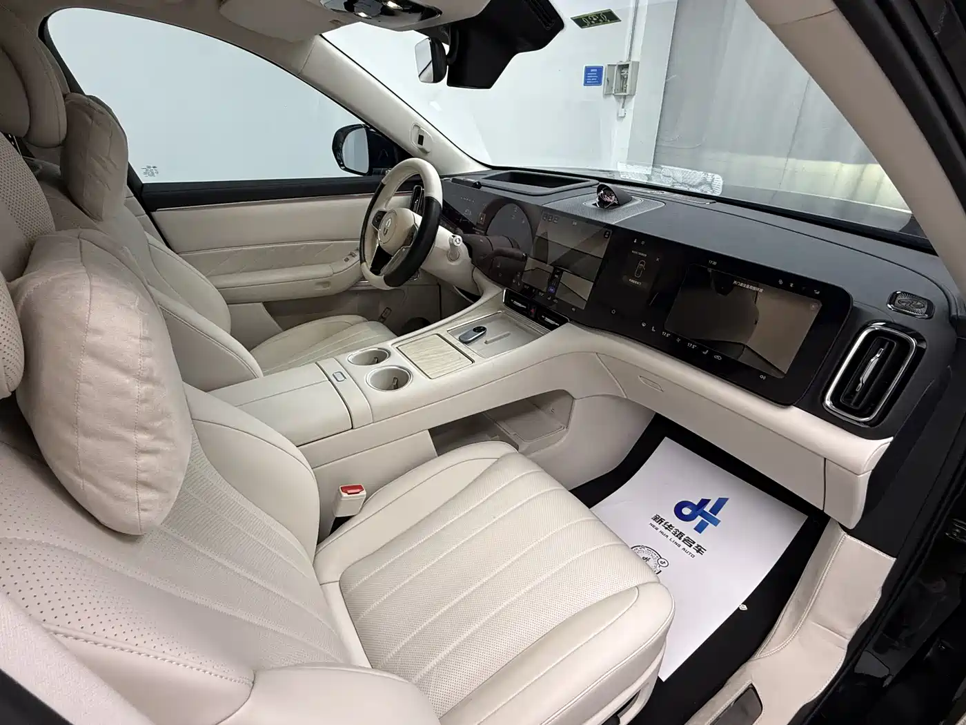 AITO Wenjie AITO M8 2025 Extended Range Ultra 53.4kWh 6-Seater фото 6