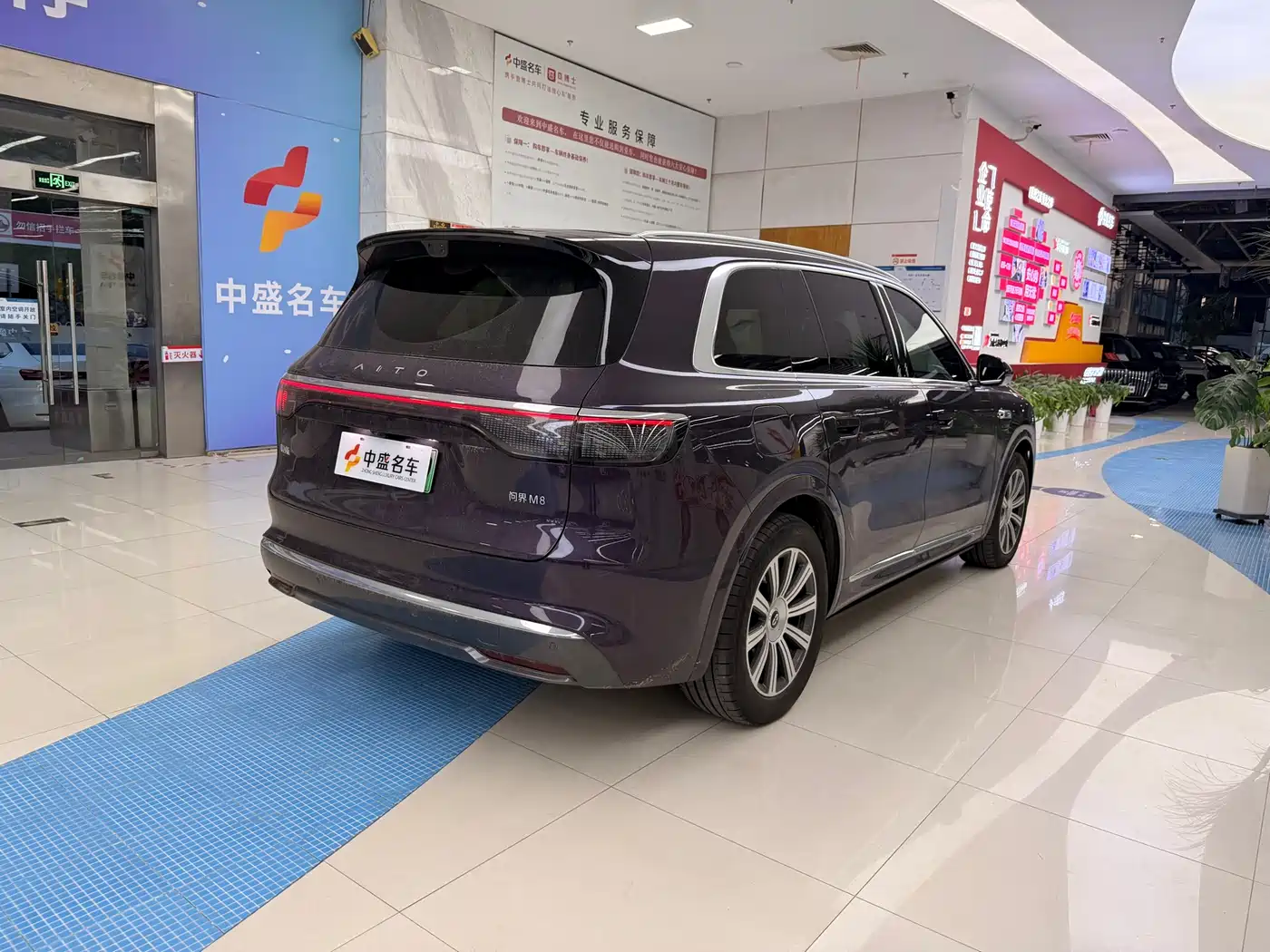 AITO Wenjie AITO M8 2025 Range Extender Max+ Edition 53.4kWh 5-seater фото 11