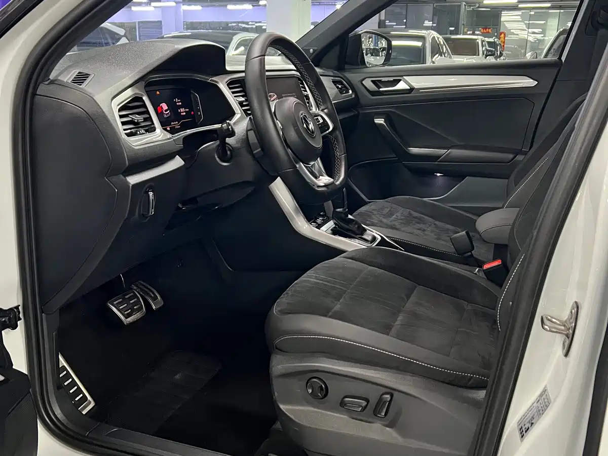 VOLKSWAGEN T ROC EXPLORING SONGS