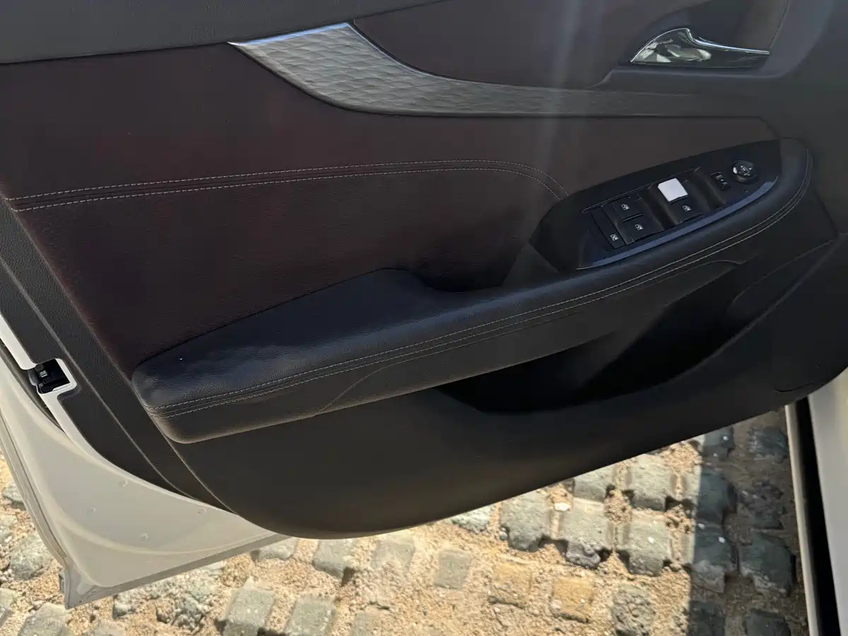 Chevrolet Malibu 2016 2.0L Automatic Luxury фото 5