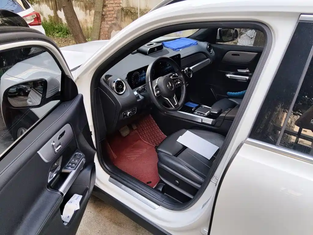 Photo 17 - Mercedes-Benz GLB