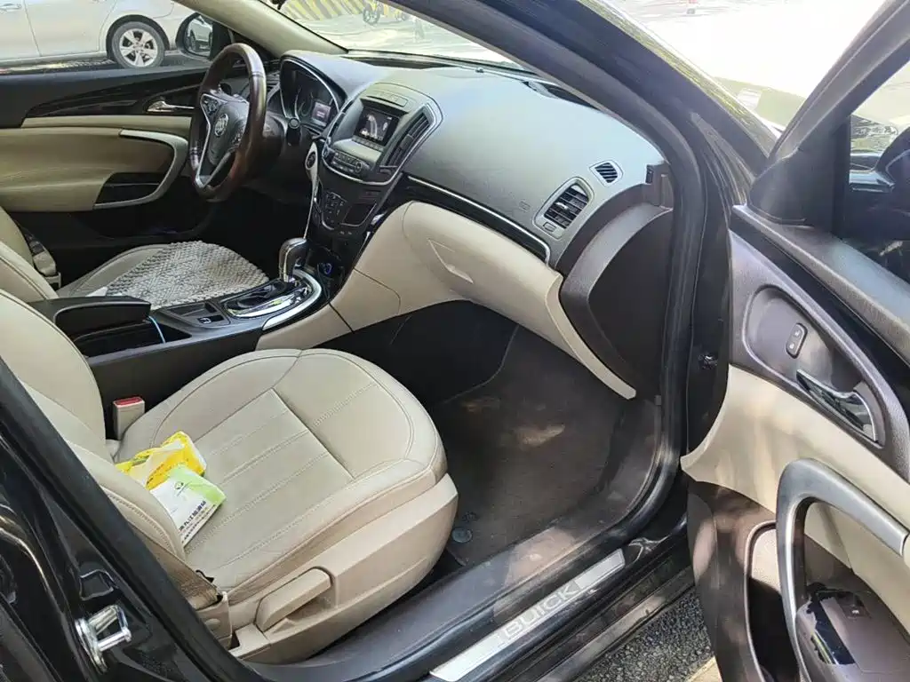 Photo 13 - Buick Regal