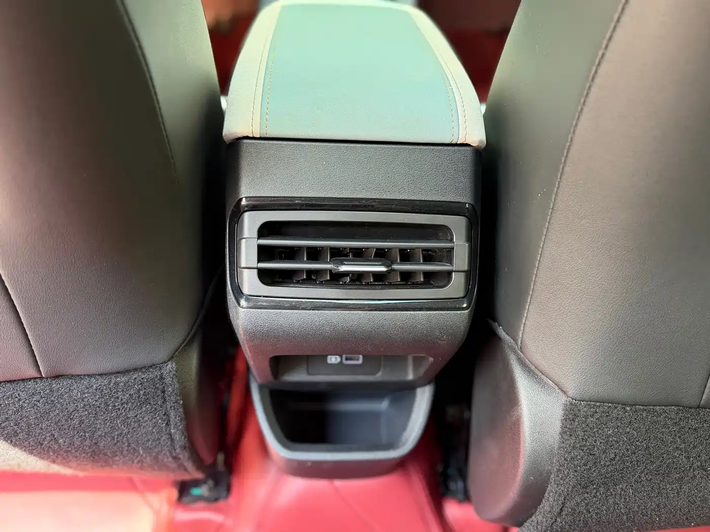 Geely Emgrand S 2022 2022 1.4T CVT Crossover Player