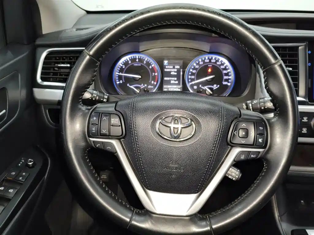 Фото 9 - Toyota Highlander