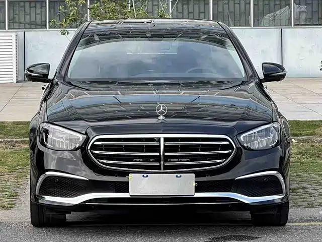 Mercedes-Benz E-Class 2023 E 300 L Fashion — фото 2
