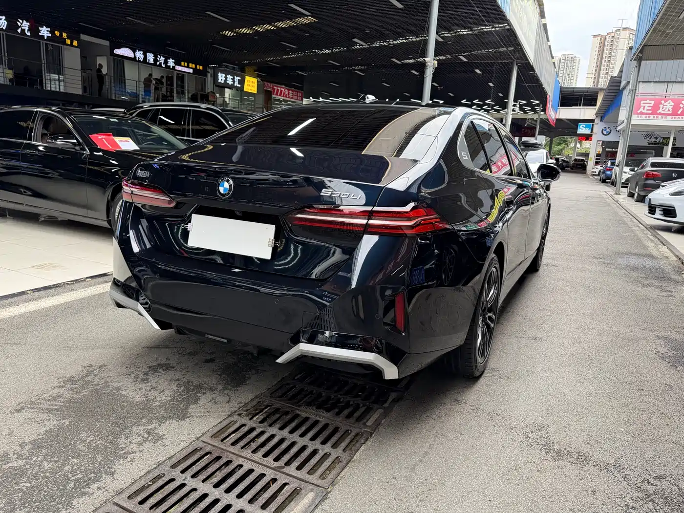 BMW 5 Series 2025 530Li Leading M Sport Package фото 38