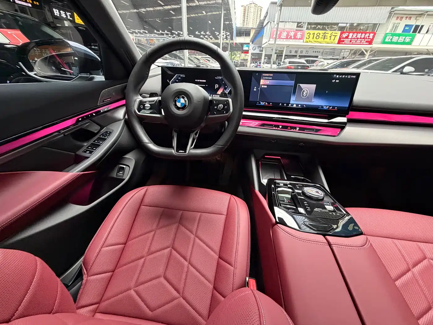BMW 5 Series 2025 530Li Leading M Sport Package фото 29