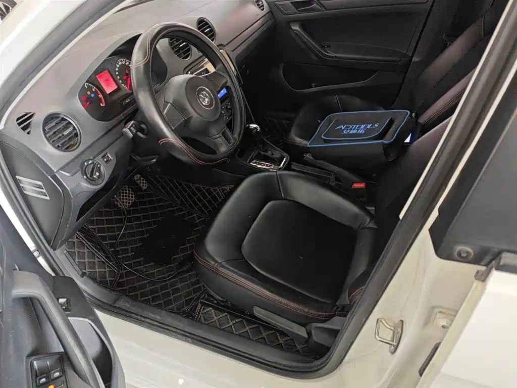 Volkswagen Jetta 2015 1.6L Auto Trend фото 15