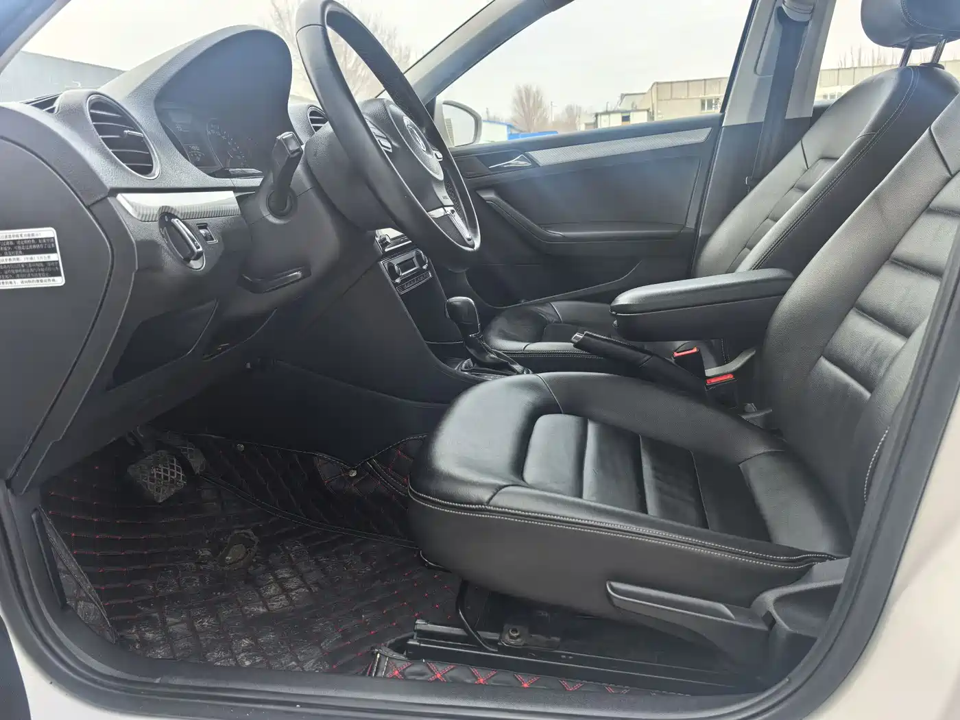 Volkswagen Jetta 2013 1.6L Automatic Luxury Model фото 4