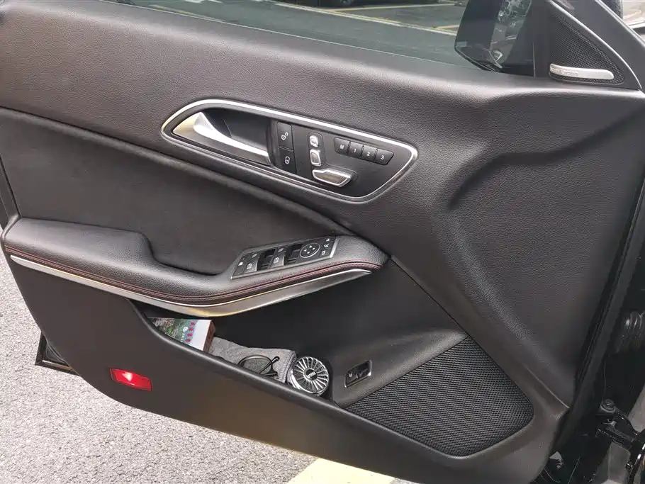 Mercedes-Benz CLA (Import) 2017 Facelift CLA 220 4MATIC фото 7