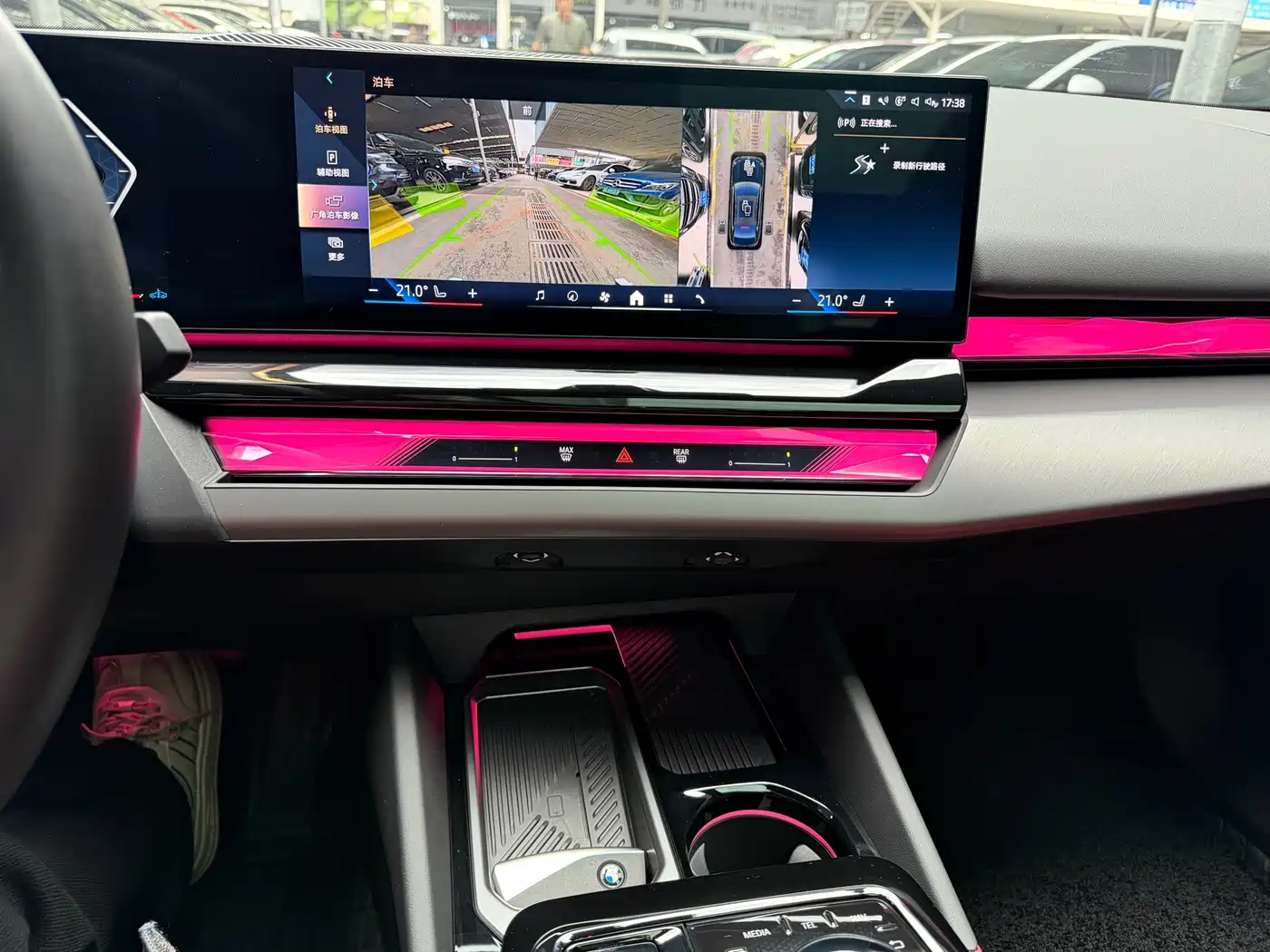 BMW 5 Series 2025 530Li Leading M Sport Package фото 5
