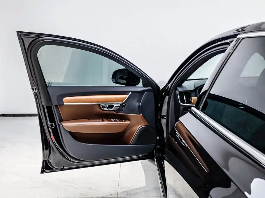 Volvo S90 2025 2024 B5 Momentum Luxury Edition