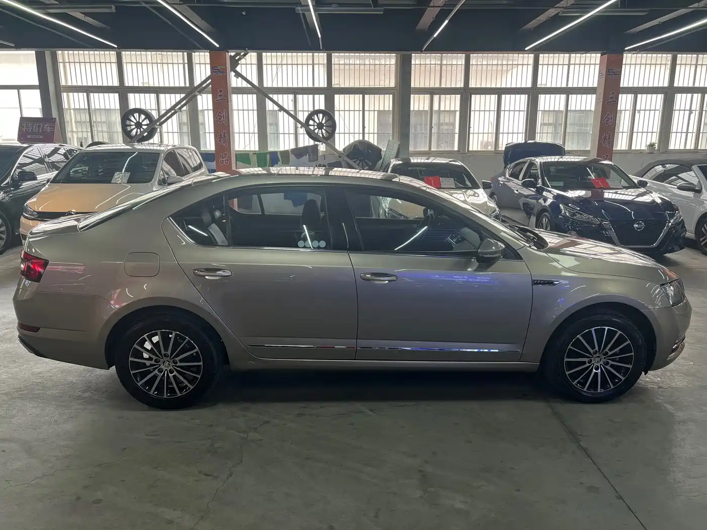 Škoda Octavia 2019 1.5L Automatic Smart Luxury Edition China V фото 4