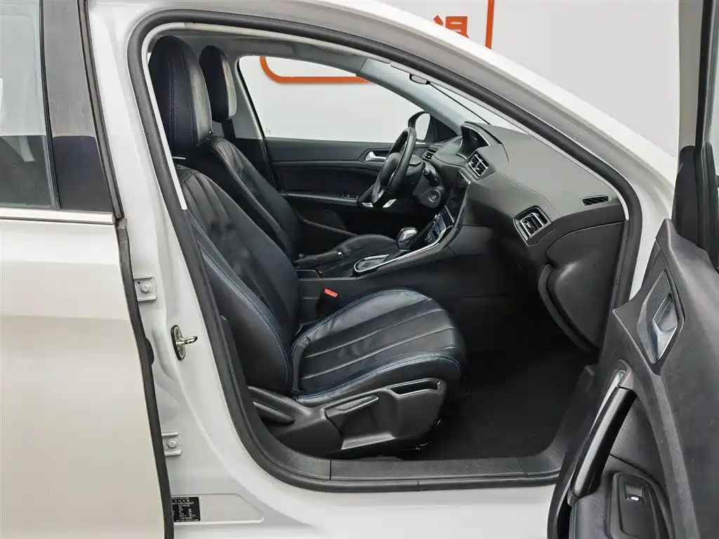 Peugeot 308 2018 1.6L Auto Luxury Edition фото 23