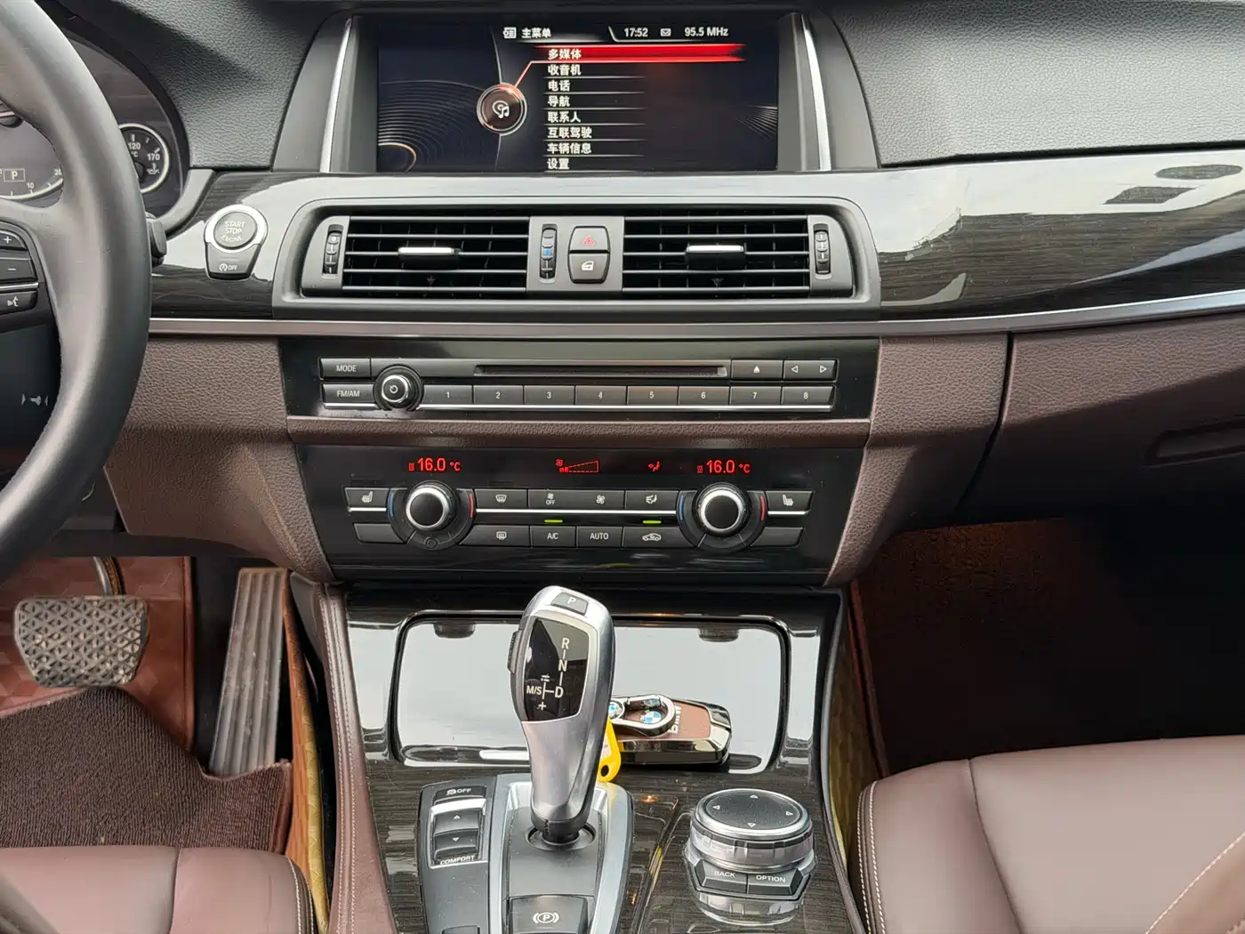 BMW 5 Series 2014 525Li Luxury Design Package фото 14