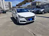 Фото 2 - Hyundai Verna