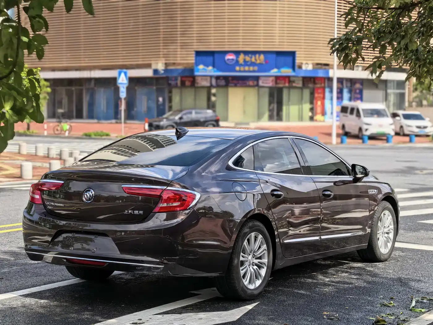 Buick LaCrosse 2018 Model 20T Luxury Edition фото 7