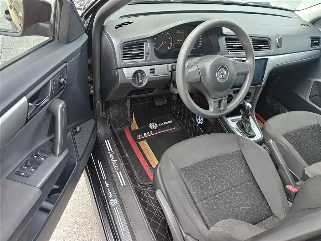 Volkswagen Lavida 2015 1.6L Automatic Trend Edition фото 12