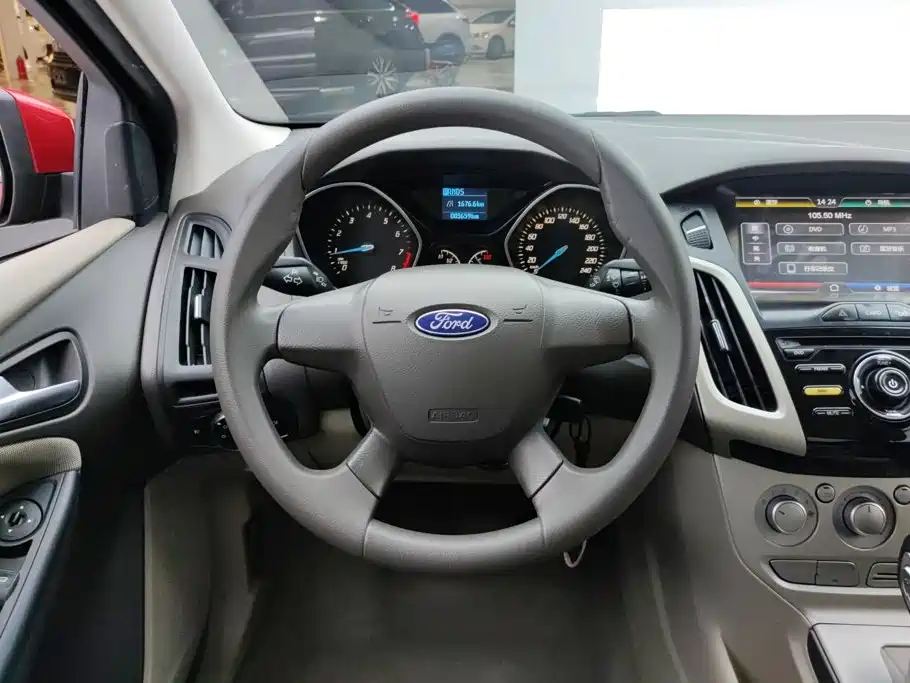 Фото 15 - Ford Focus