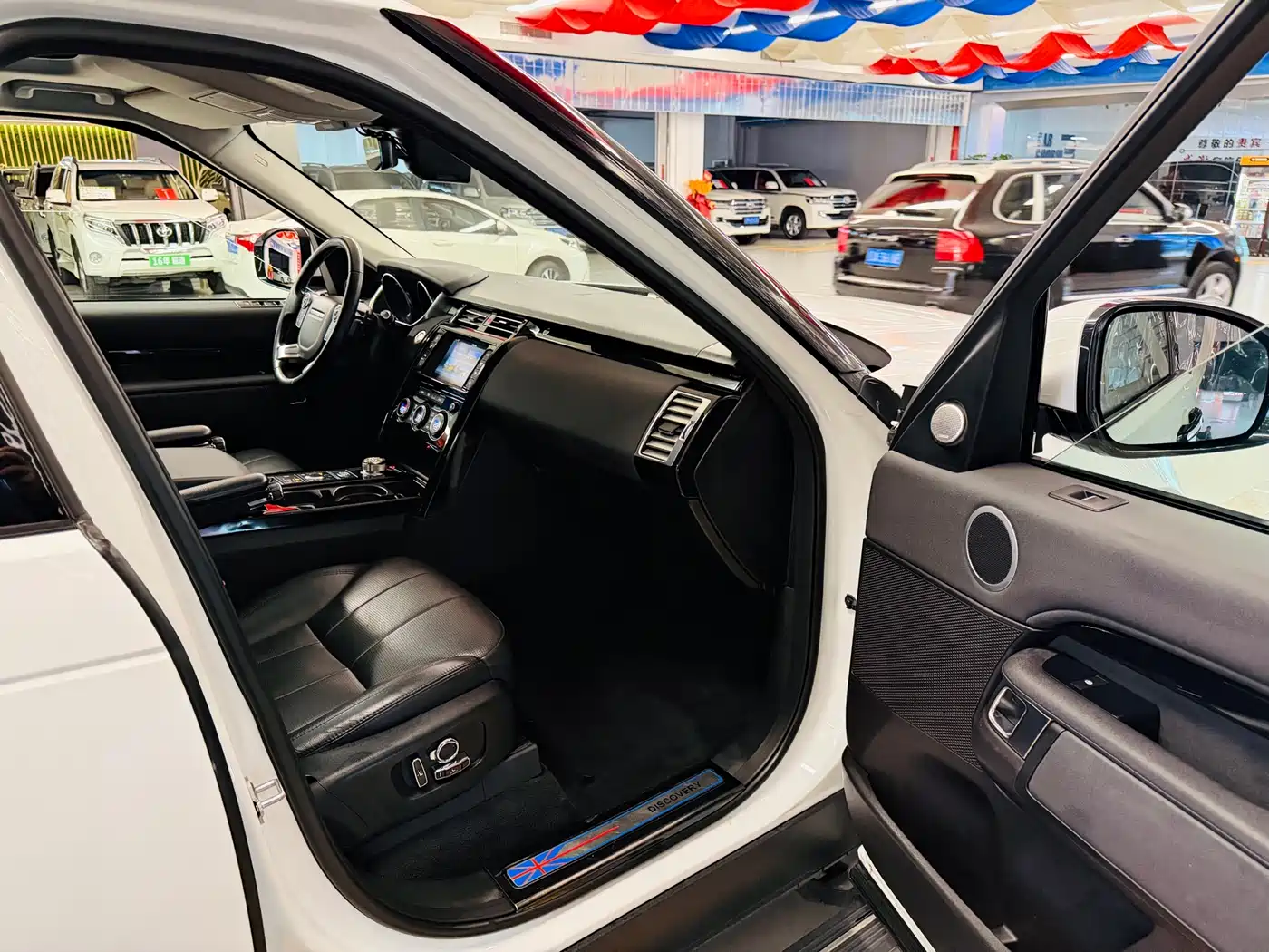 Land Rover Discovery 2018 3.0 SC V6 SE фото 9