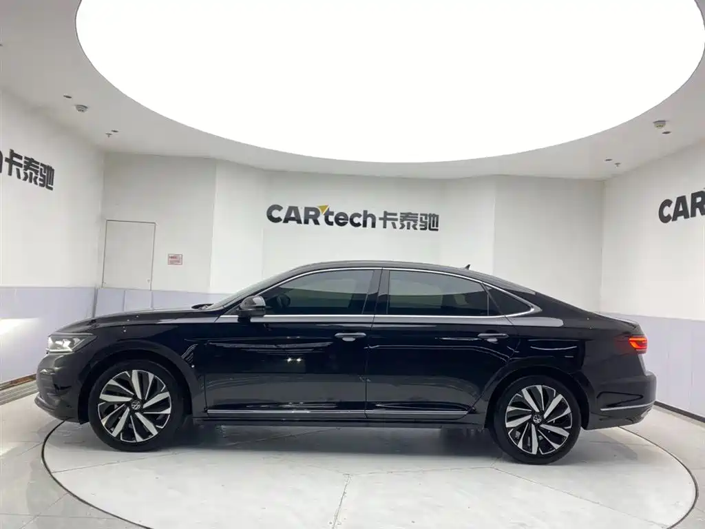 Volkswagen Passat 2022 330TSI Elite Edition фото 8