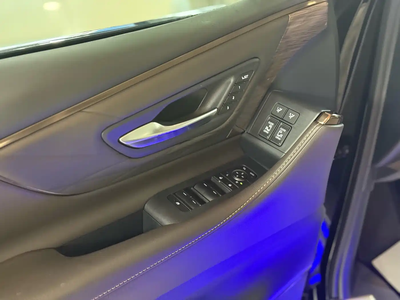 Toyota Vellfire 2024 Crown Hybrid 2.5L Executive Premium Edition фото 7