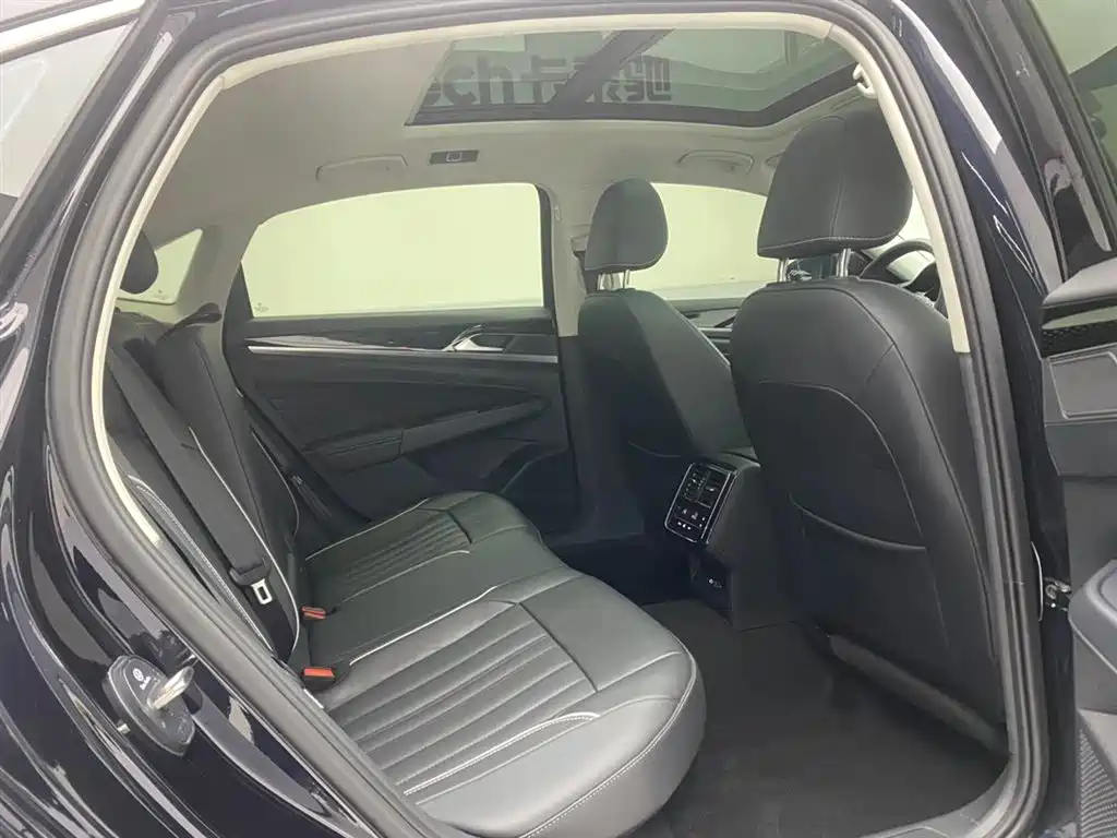Volkswagen Passat 2022 330TSI Elite Edition фото 22