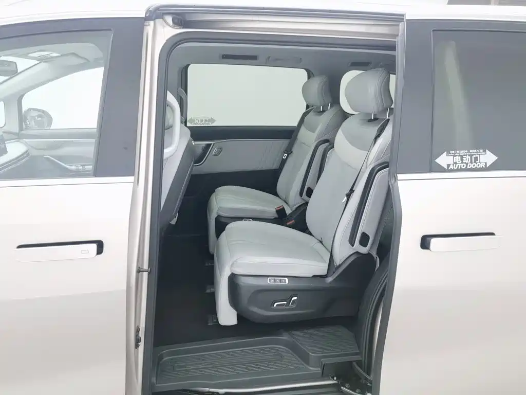 SAIC Maxus Maxus G70 2024 2024 Model 2.0T Automatic Flagship 7-Seater