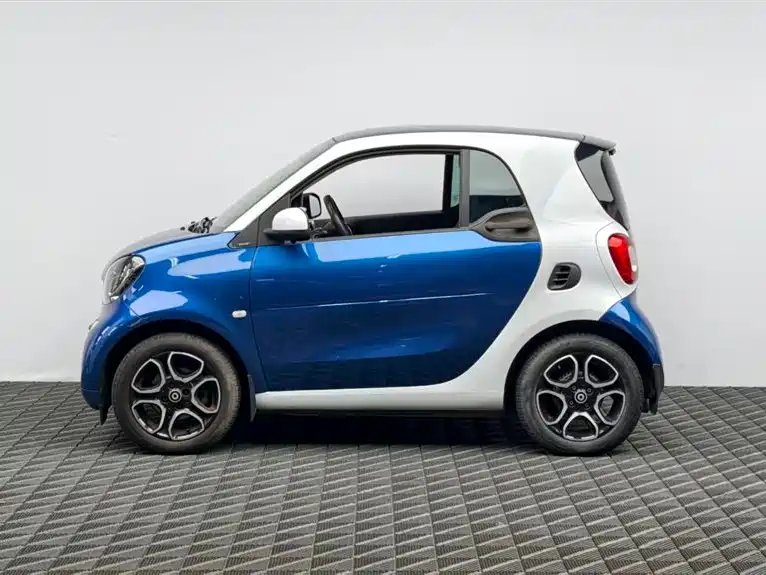 smart fortwo 2019 2019 0.9T 66kW Hardtop Wind Edition China VI