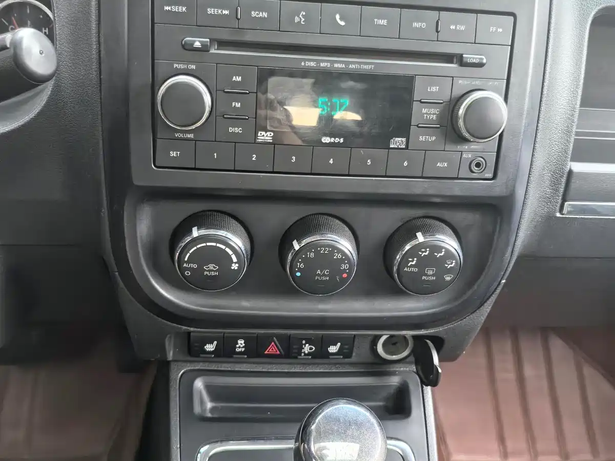 Jeep Compass (Import) 2012 2012 2.4L AWD Luxury Edition