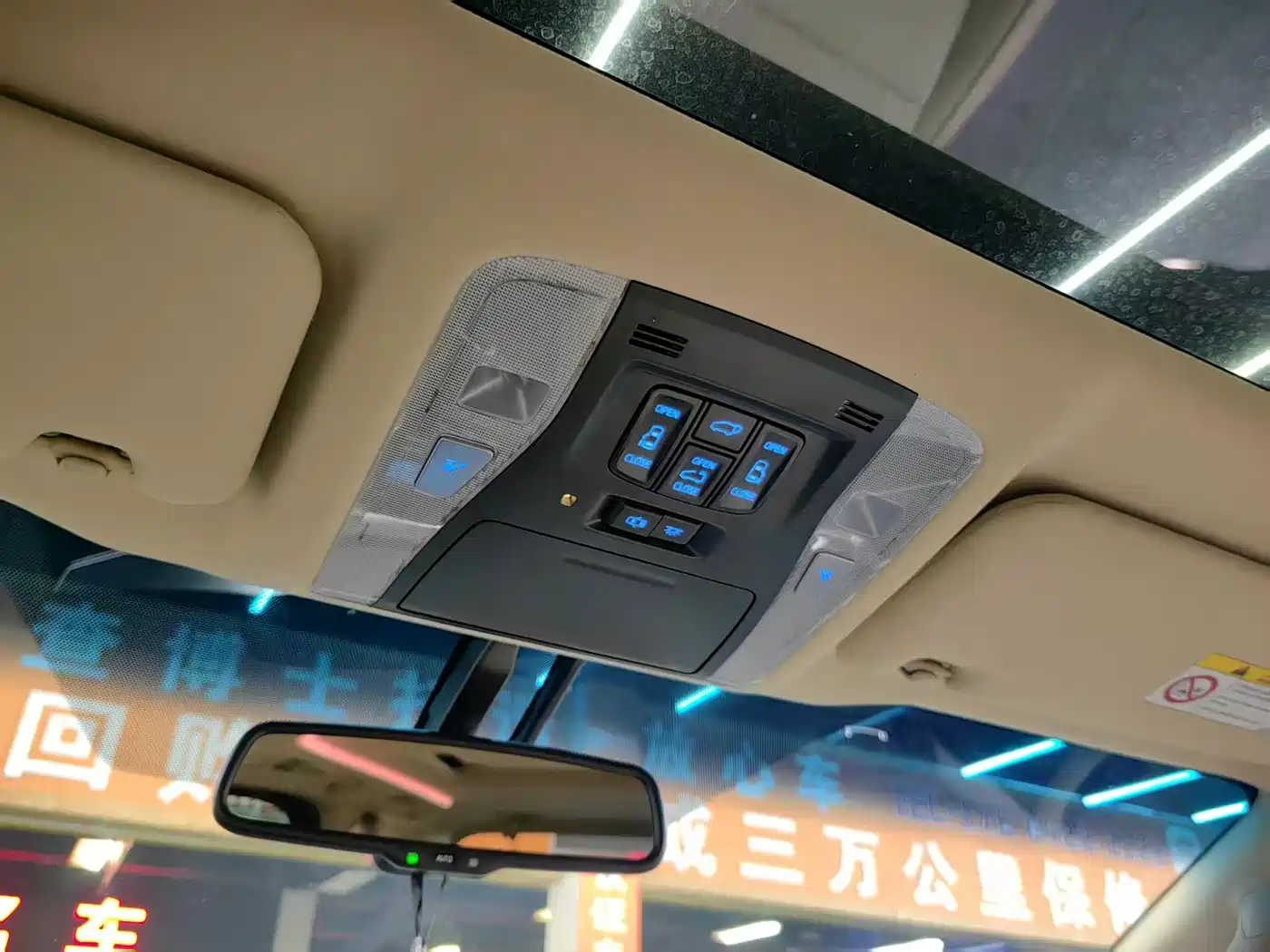 Toyota Alphard 2018 3.5L Luxury фото 10