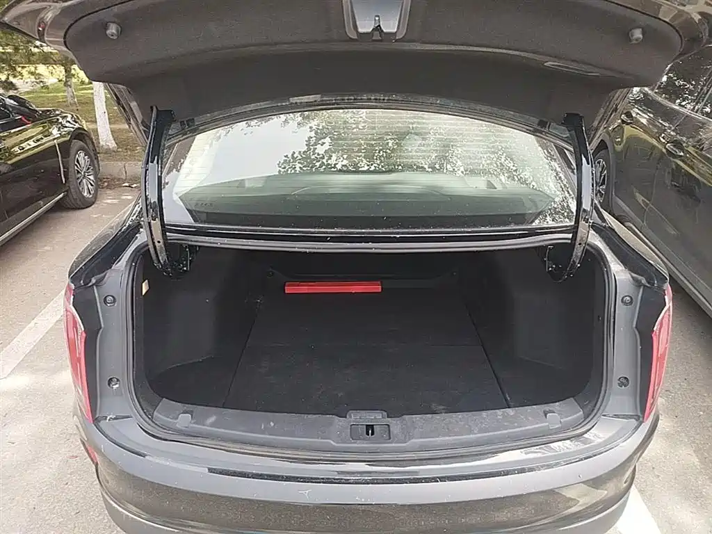 Hongqi E-QM5 2023 Facelift Basic Travel Edition фото 19