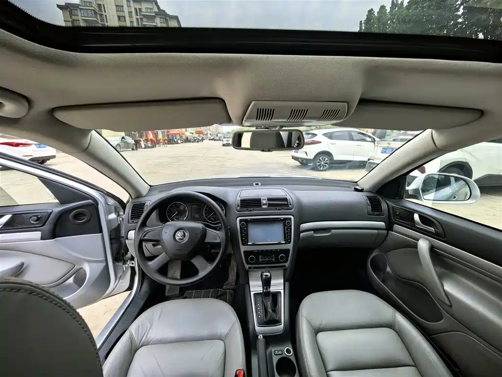 Škoda Octavia 2014 1.6L Auto Yijun Edition фото 12