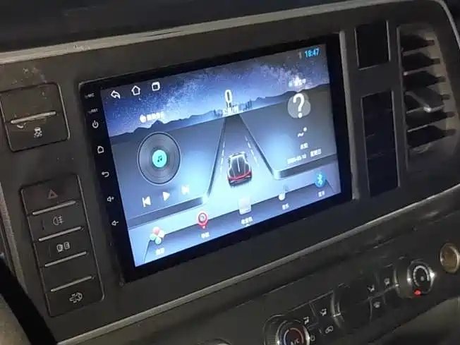 SAIC Maxus Xintu V80 2020 2.0T AMT PLUS Urban Edition Short Wheelbase Ultra-low Roof 5/6-seater фото 3