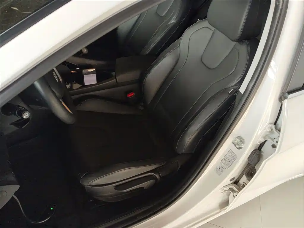 Hyundai Elantra 2023 1.5L CVT GLX Elite Edition фото 15
