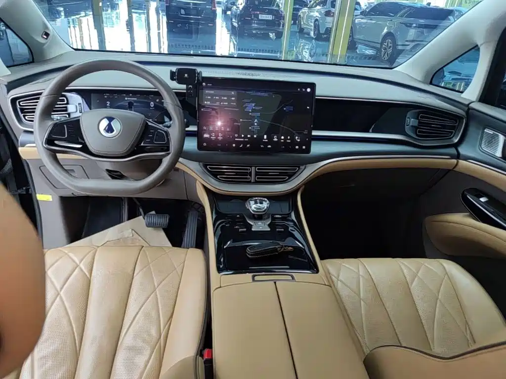 Denza D9 2023 2022 DM-i 970 AWD Flagship