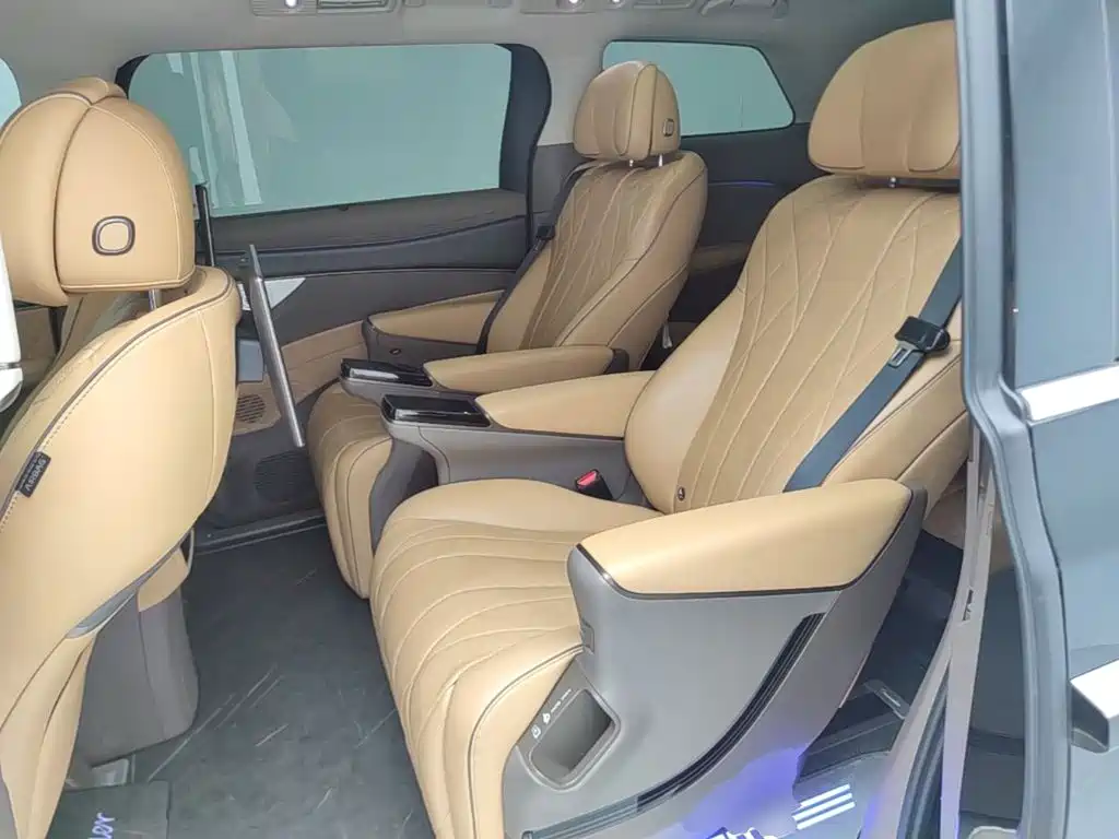 Denza D9 2023 2022 DM-i 970 AWD Flagship