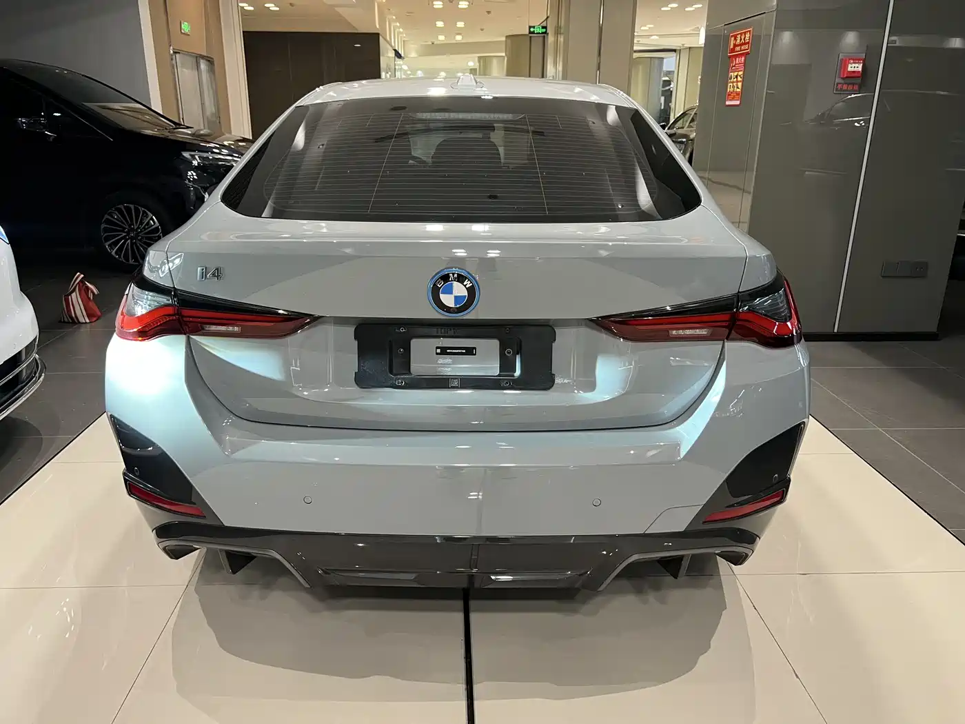 BMW i4 2023 eDrive35 фото 8